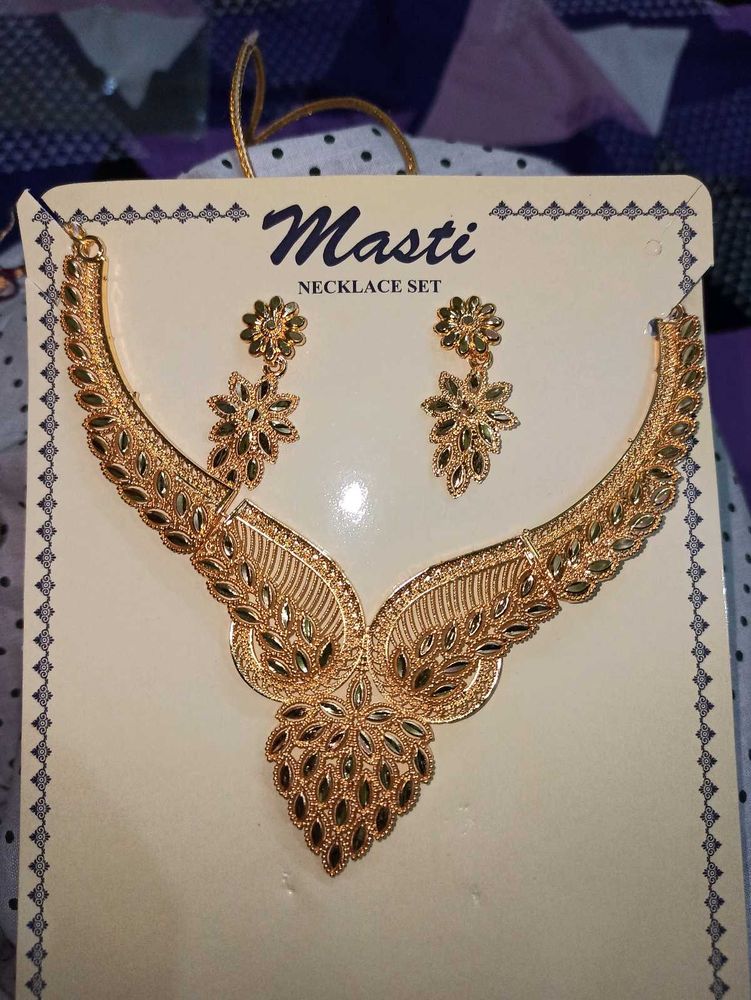 Elegant Gold Necklace &amp; Earring Set
