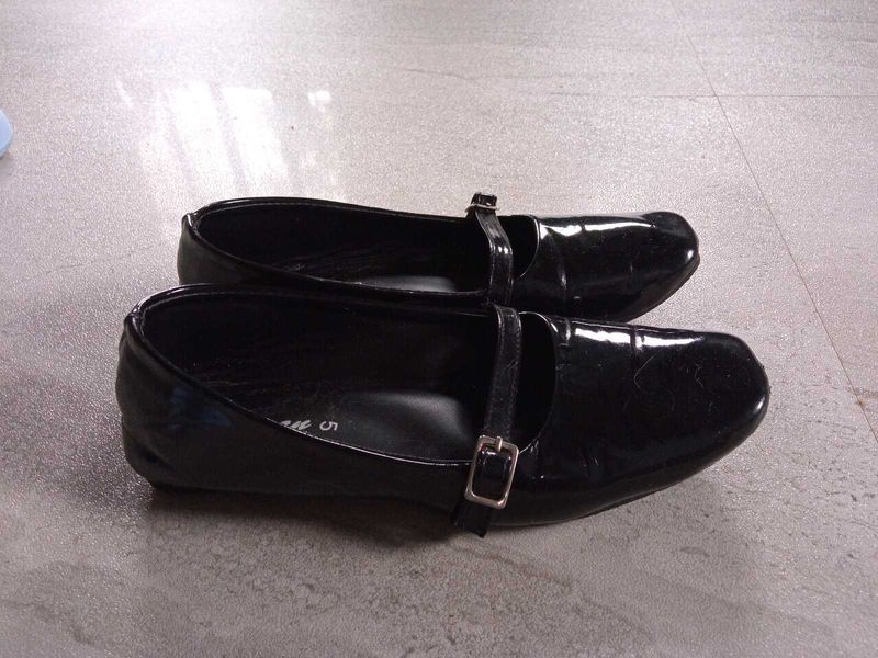 Women Flats And Bellies