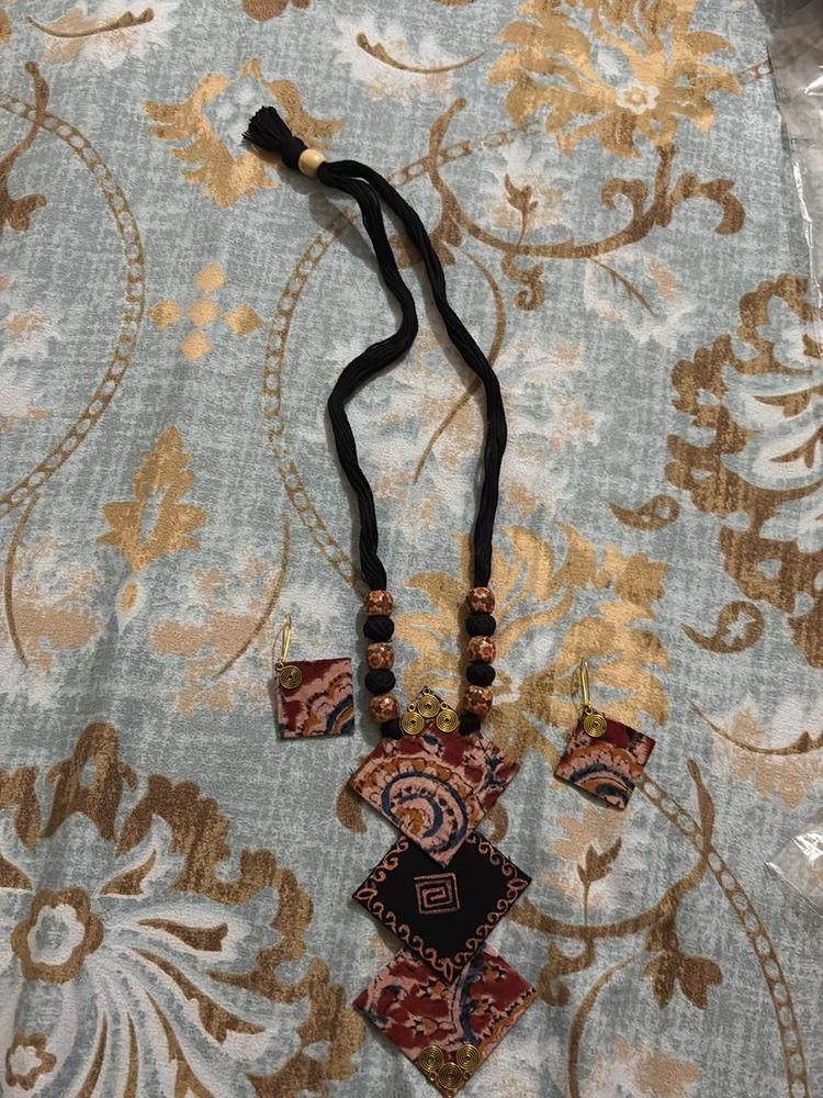 Necklace &amp; Earring Set