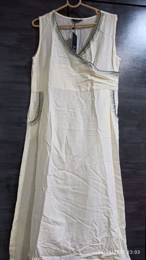 Elegant Sleeveless Dress