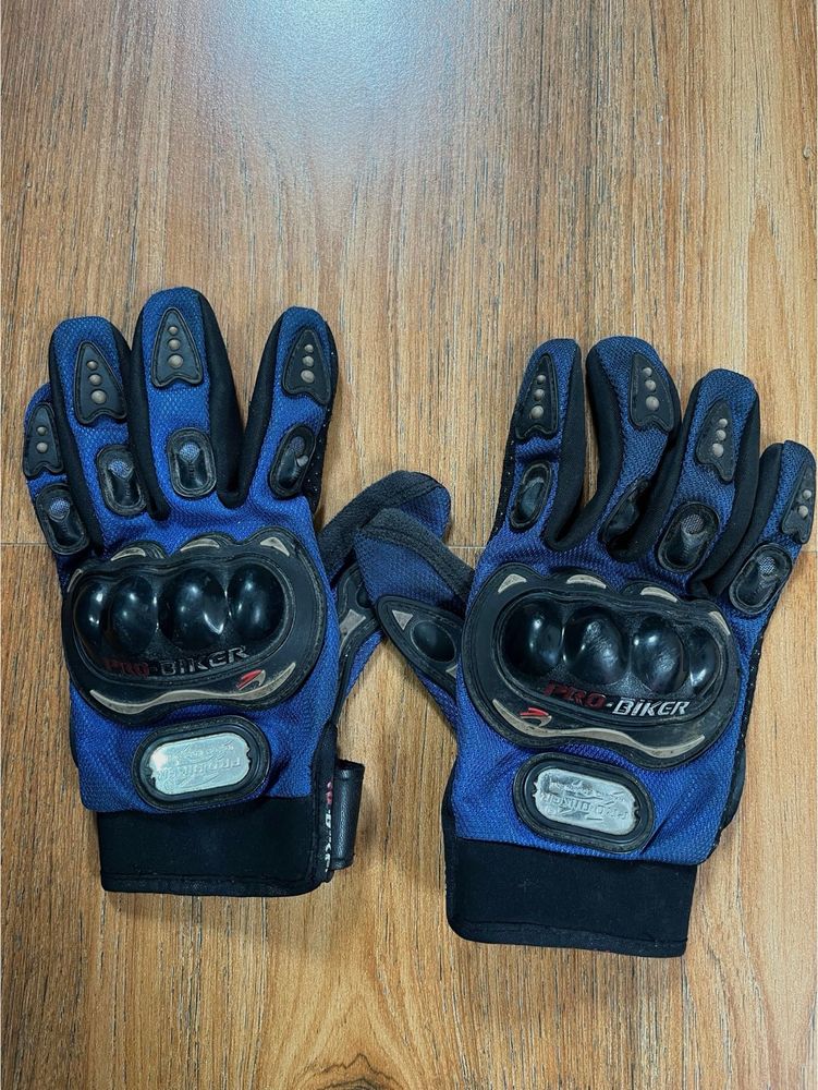 Riding Gloves 🧤 ( Great Condition)