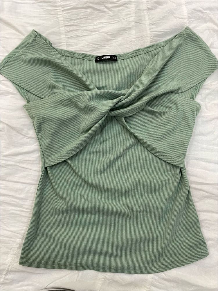 Twist Front Top