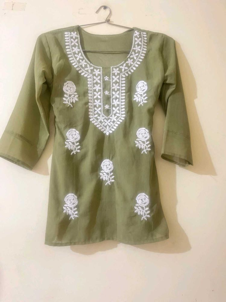 Green Embroidered Kurta