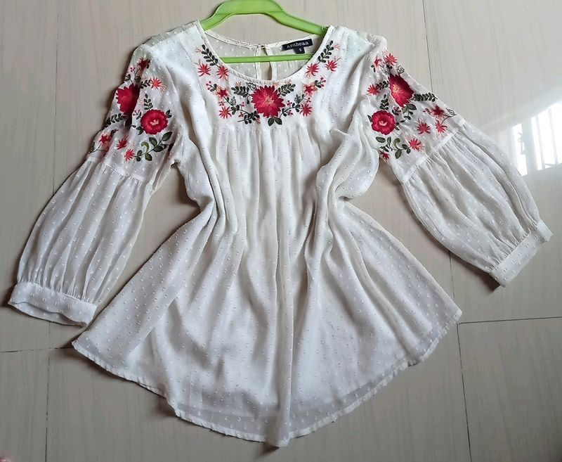 WOMAN WHITE EMBROIDERED TOP