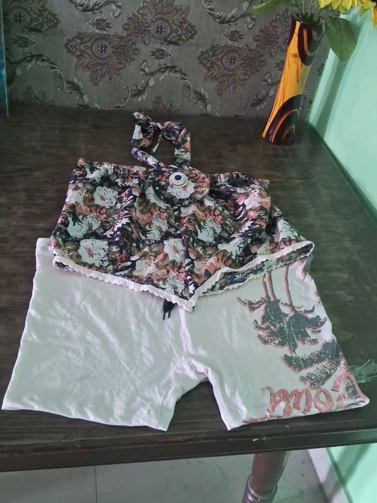 Tops Nicker