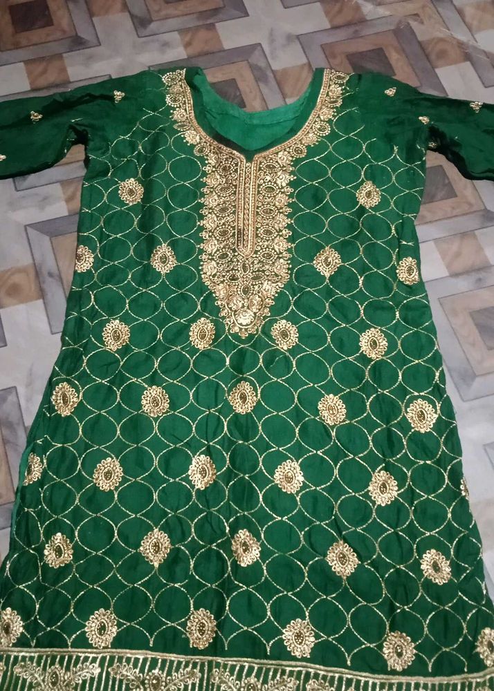 Elegant Green Embroidered Kurta
