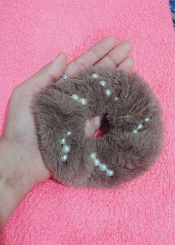 Soft And Pearl Scrunchy Rubber Band