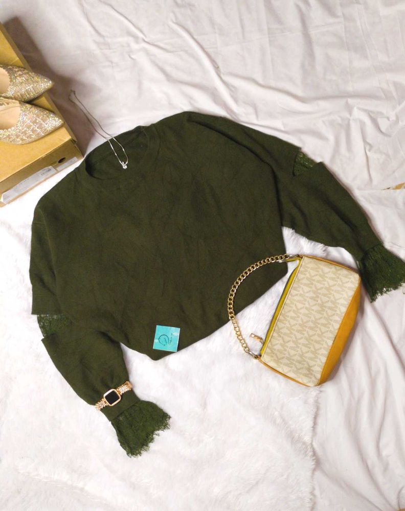 🎀Olive Green Lace Sleeve Top🎀