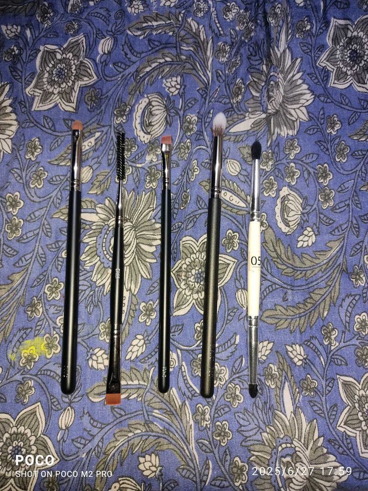 5 Pac Cosmetics Brushes