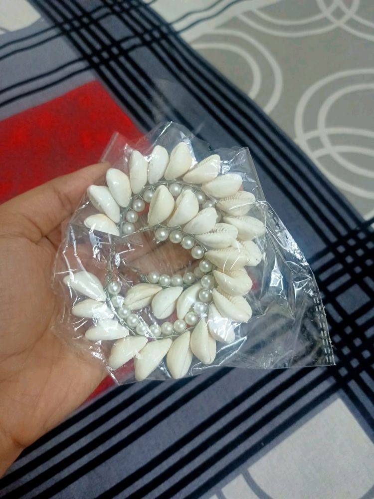 Cowrie Shells Earrings Totally New