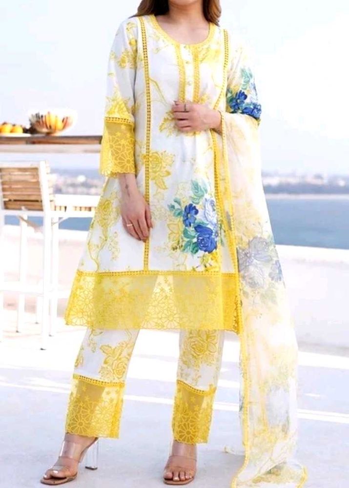 beautiful  ⭐ lace detail pakistani Suite