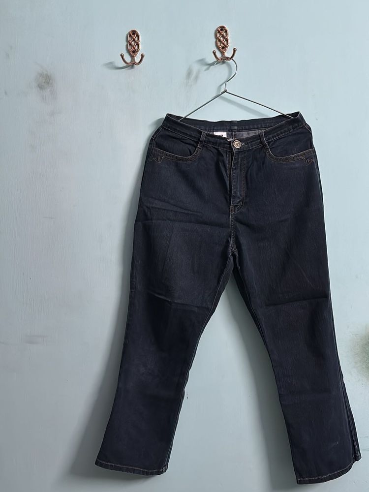 Women’s Straight-fit Jeans