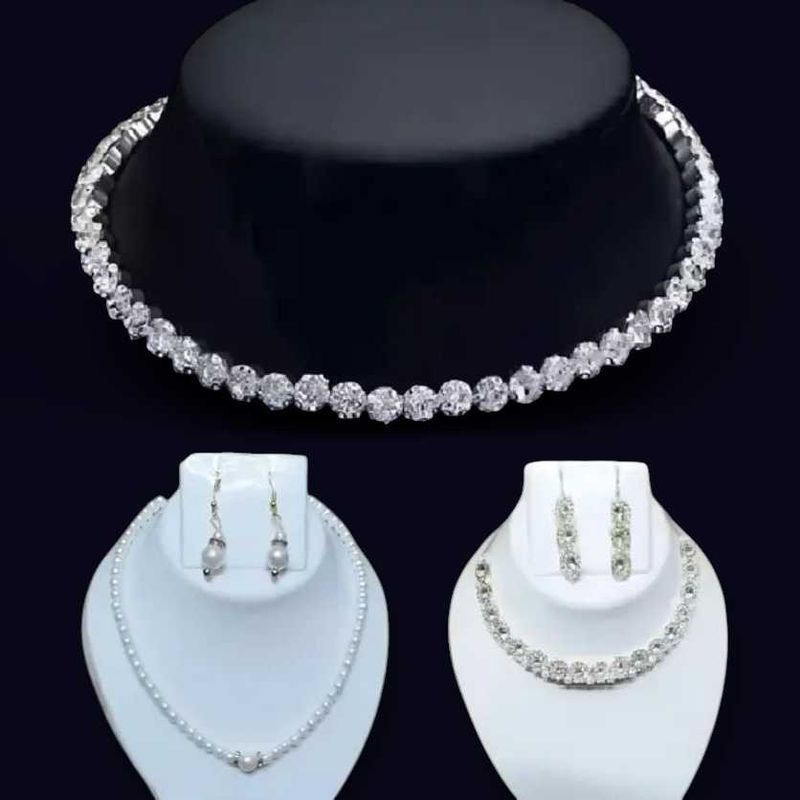 Elegant Jewelry Set: Necklace &amp; Earrings