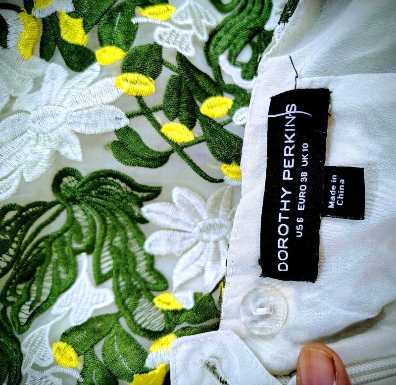 Floral Embroidered pencil skirt