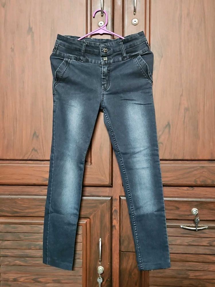 Stylish Women&#39;s Black Skinny Jeans