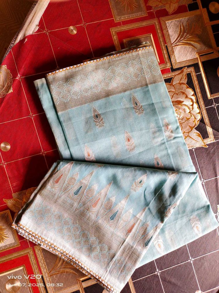 Elegant Aqua Saree with Intricate Paisley Detail