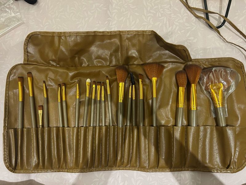 Makeup Brush Set + Leather Case