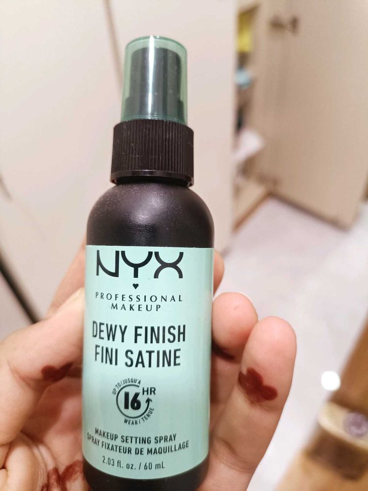 NYX Dewy Finish Setting Spray