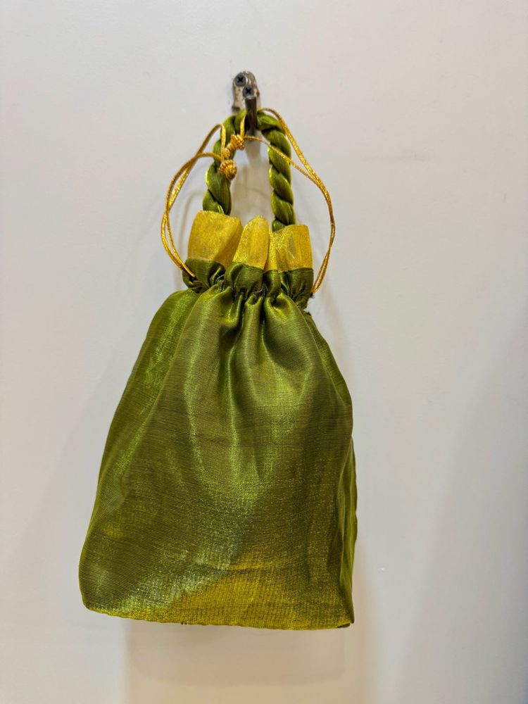 Mehendi look Drawstring Pouch