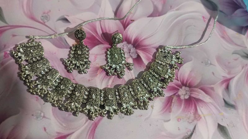 Elegant Silver Necklace &amp; Earrings
