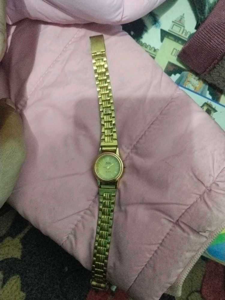 Elegant Gold Women's Watch