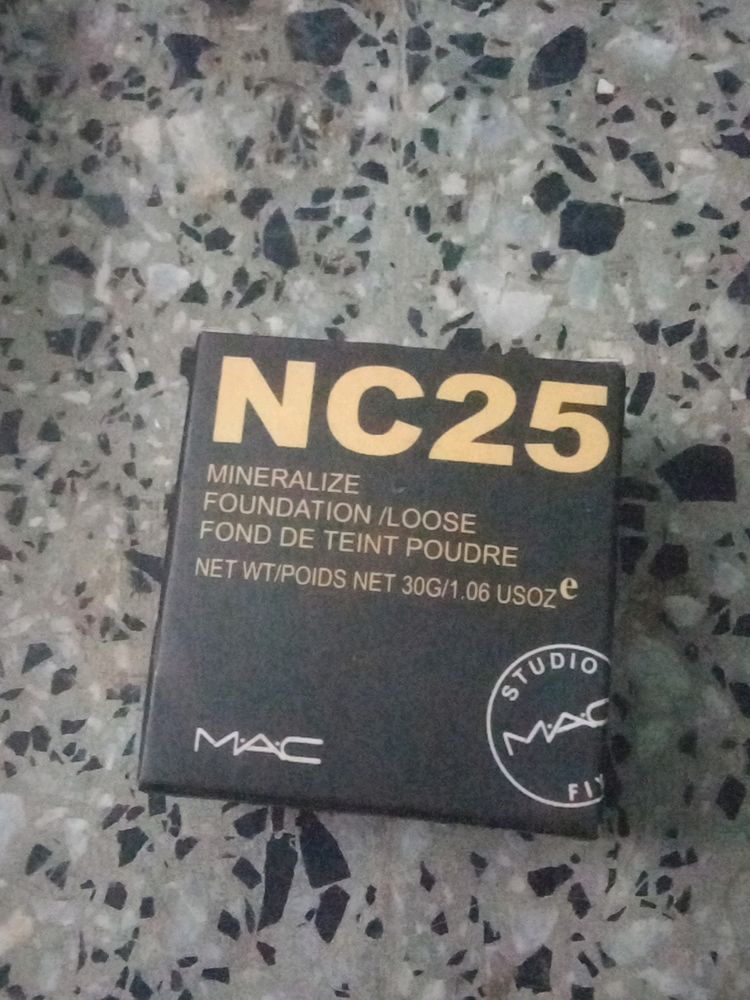 NC25 MAC Loose Powder Mineralize Foundation