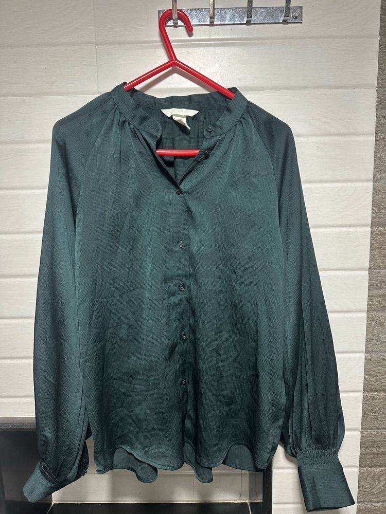 H&amp;M bottle Green Balloon Sleeved Top