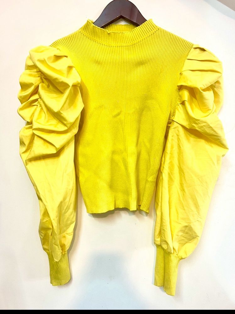 Yellow Puffy Sleeve Top 🌻