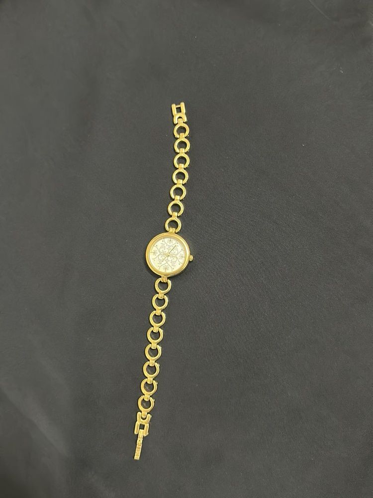 Elegant Gold Women&#39;s Watch