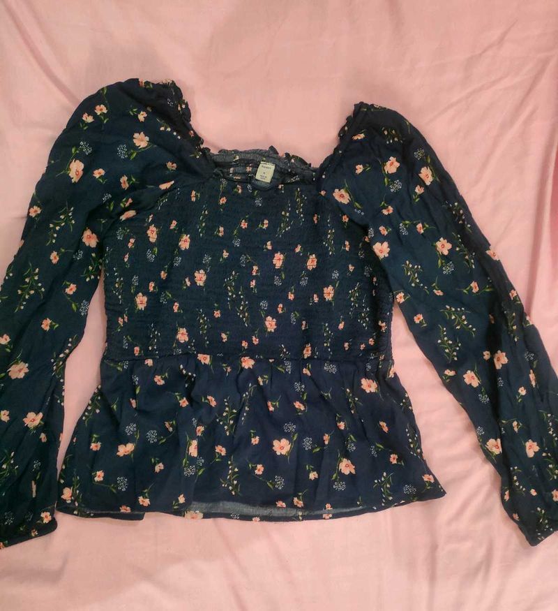Stylish old Navy Floral top
