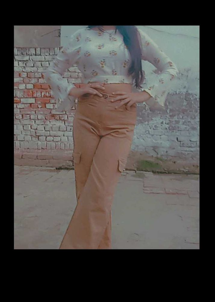 Floral white 🤍 crop top