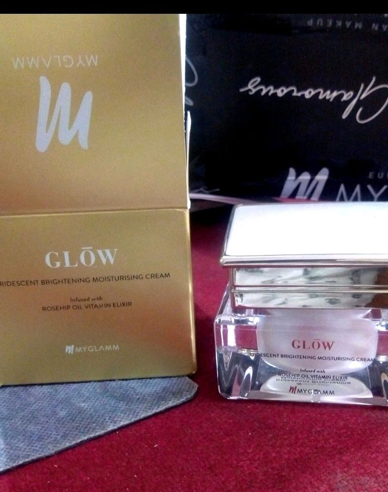 Myglamm GLOW Iridescent Brightening Moisturising Cream