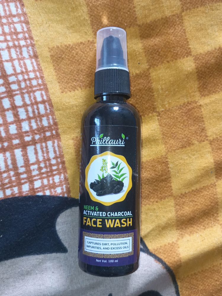 Phillauri Neem &amp; Activated Charcoal FACE WASH