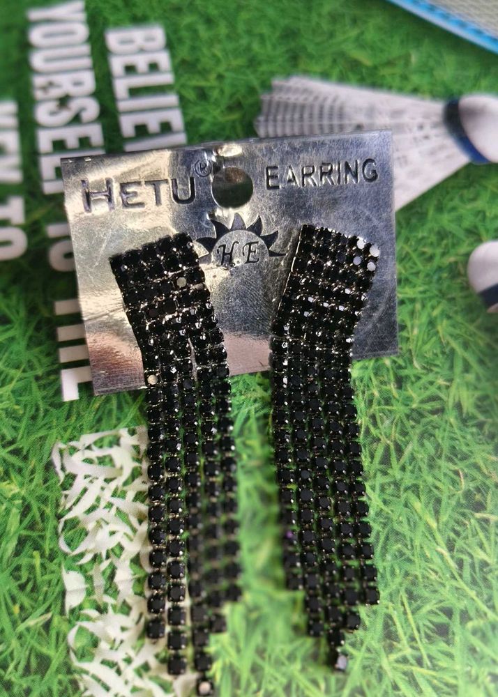 HETU Black Dangle Earrings