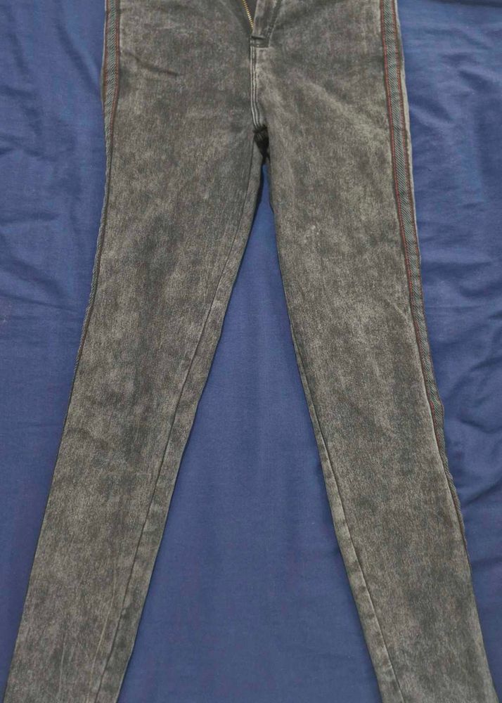 Tokyo Talkies Skinny Jeans With Red Detailing