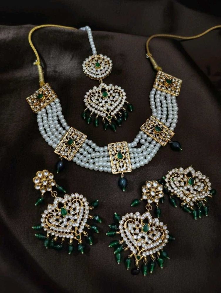 Elegant Pearl &amp; Emerald Jewelry Set