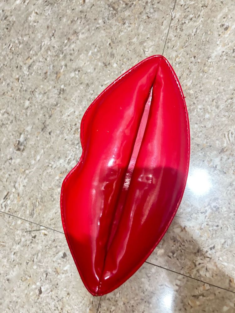 Red Lip Shape Purse