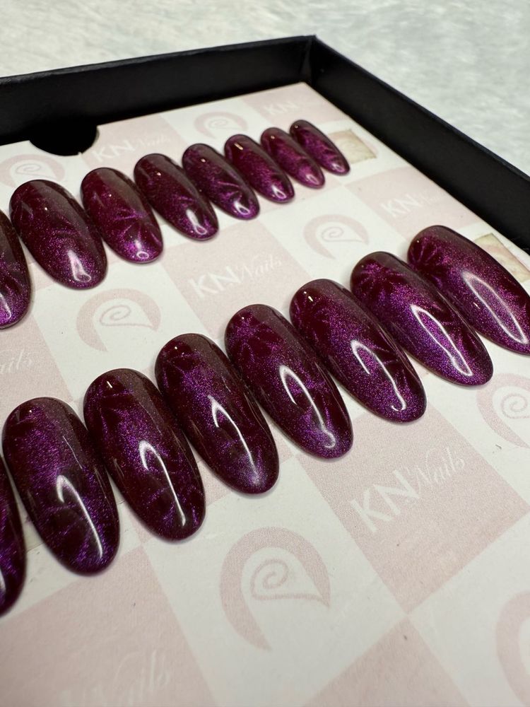 (New) Purple Cateye Flower Press-On Nails