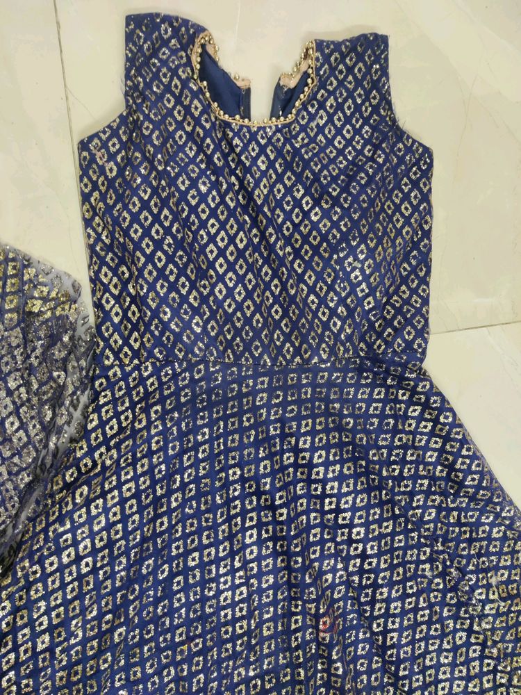 Flat 450/- Excellent Glittering Gown For Partyzzz