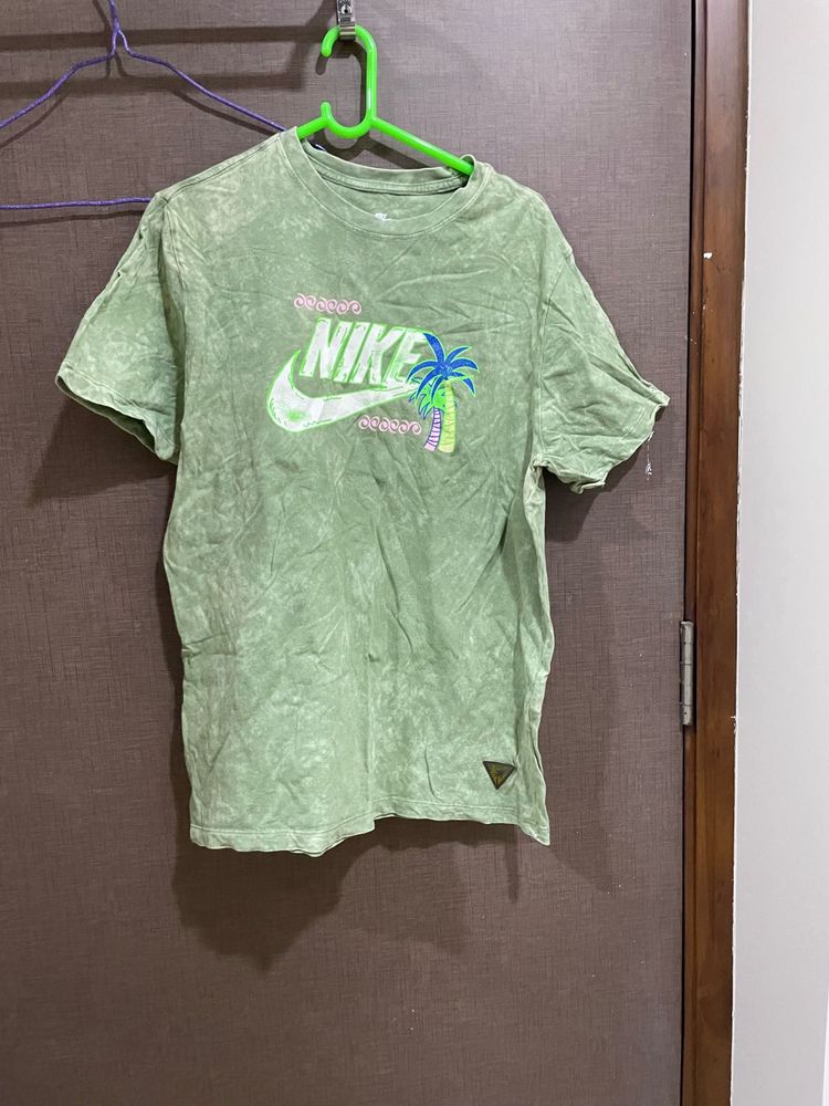 Nike Graphic T-Shirt