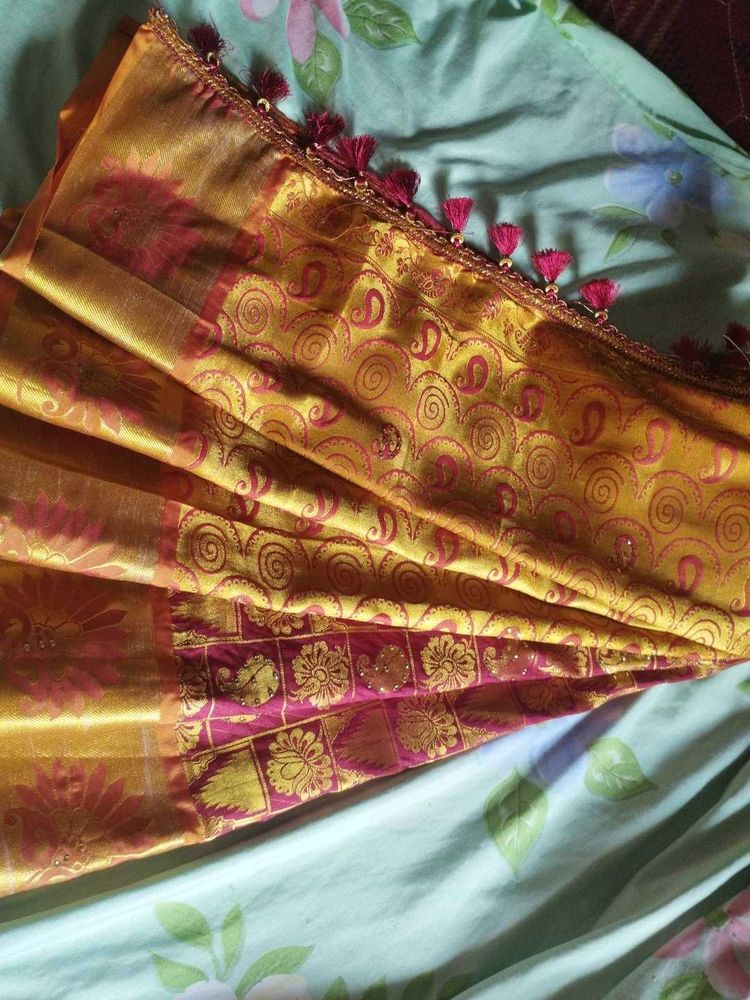 Pattu Saree With Good Type Zari Border