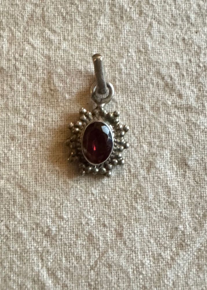 92.5 Silver Garnet Vintage Pendant