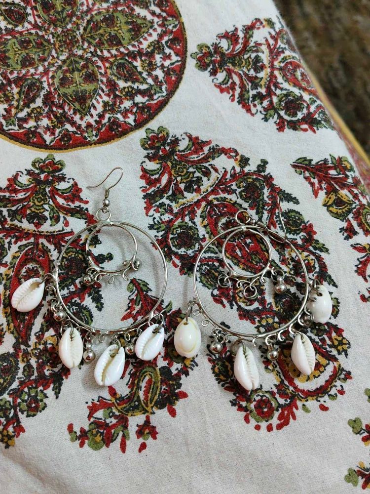 Seashell Charm Hoop Earrings