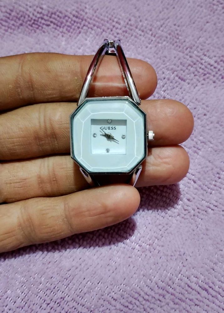 QUESS LADIES WATCH WHITE COLOUR