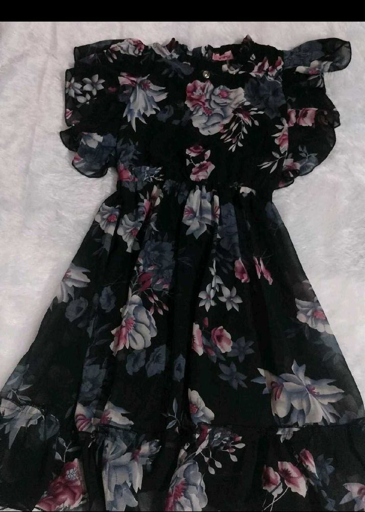 Black Floral Top 🖤