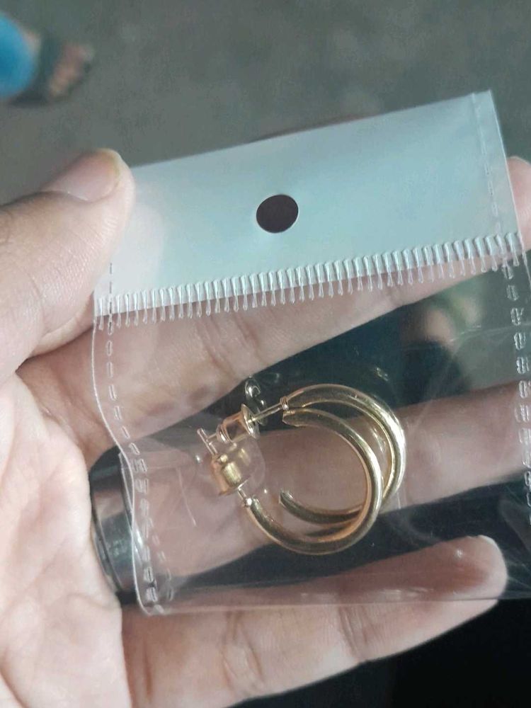 Gold Stunning Loop Earings