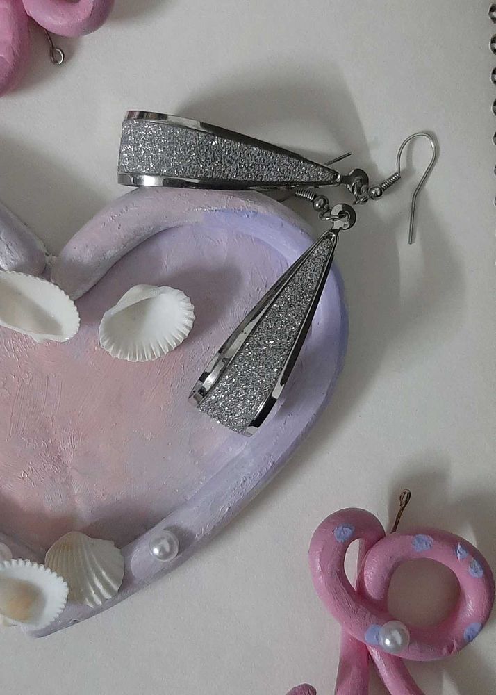 FREE TRINKET DISH ON EARRINGS