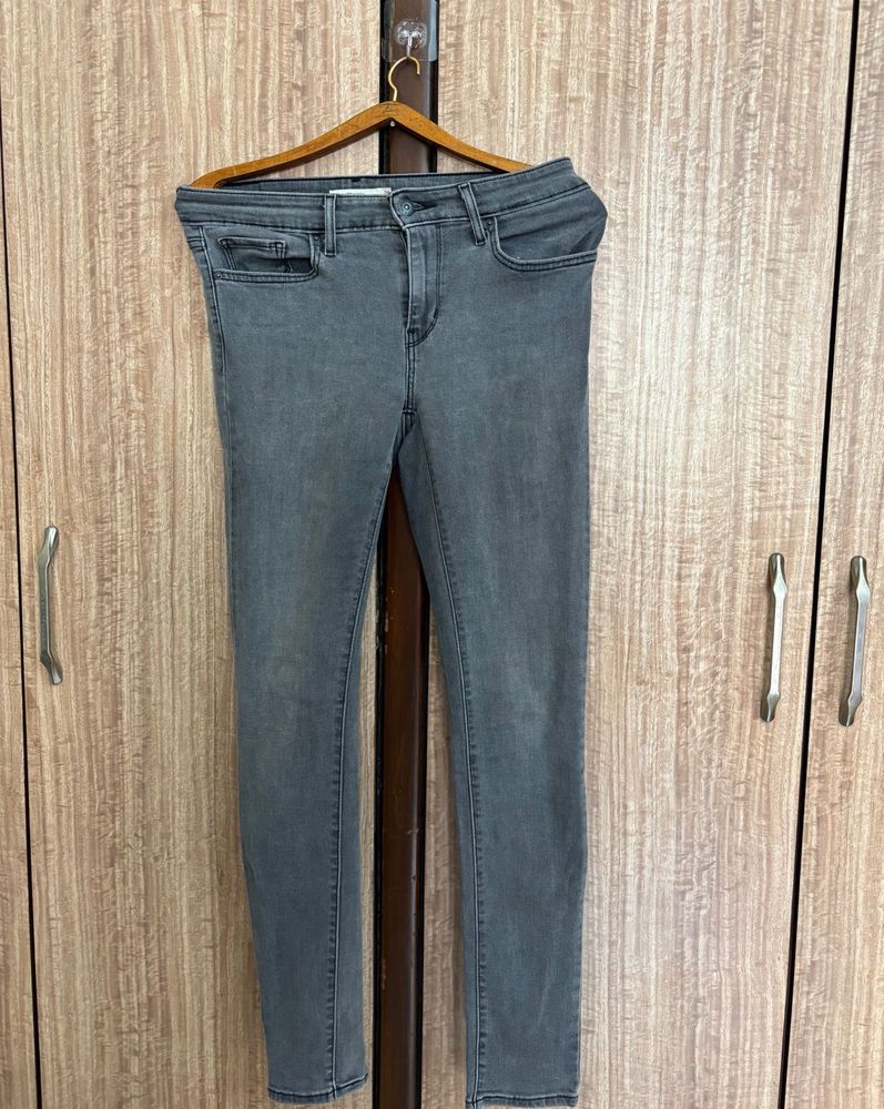 Levi’s Charcoal Black Skinny Fit Jeans – Size 28