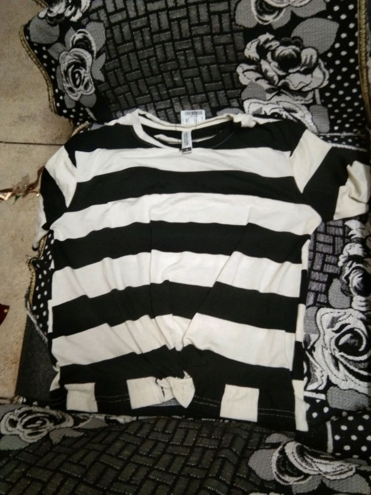 New Black And White Top