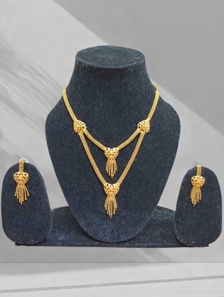 Elegant Gold-Tone Necklace &amp; Earring Set